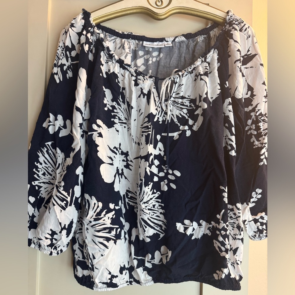 Floral Navy and White Women's Top Size L